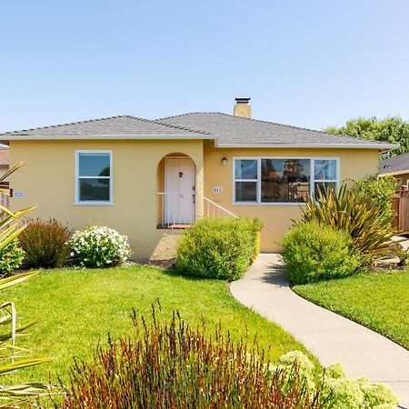 Spacious Renovated Petaluma Home- Pool Table, Fire Pit, Parking Экстерьер фото