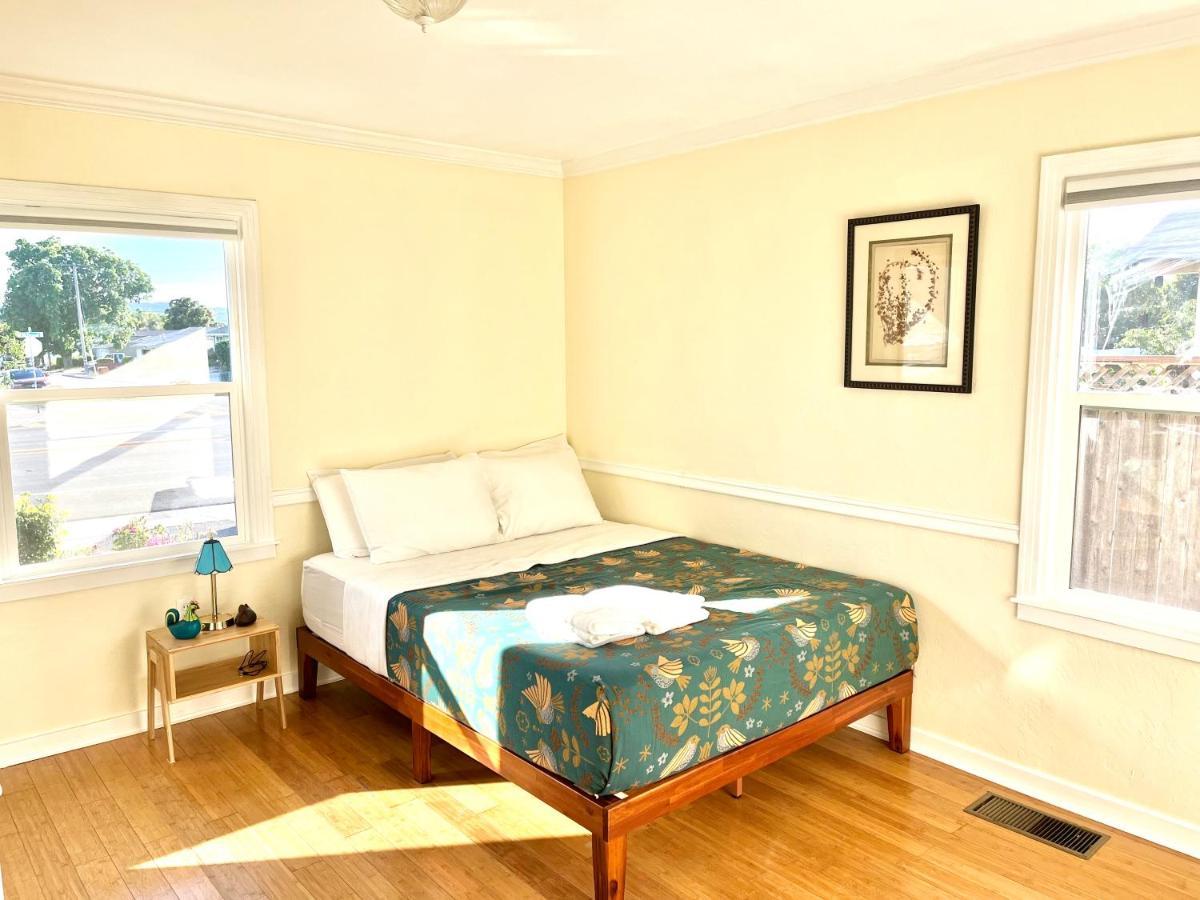 Spacious Renovated Petaluma Home- Pool Table, Fire Pit, Parking Экстерьер фото